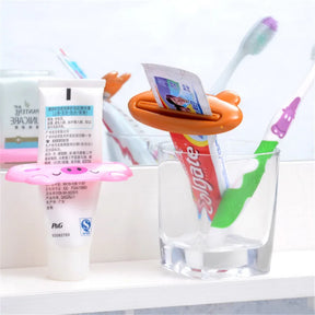 Multi-function Tool Cartoon Toothpaste Squeezer 𝒦